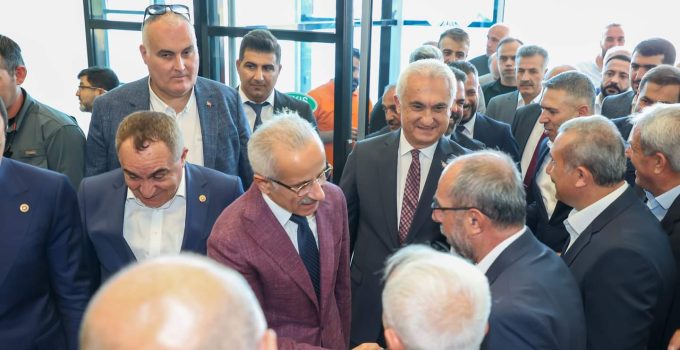 “Vali Avni Çakır, Bakan Abdulkadir Uraloğlu’nu Muş’ta Karşıladı”