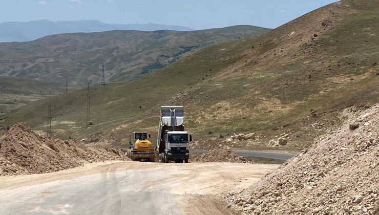 Muş İl Özel İdaresi, Köy Yollarında Konforlu ve Güvenli Ulaşım İçin Hummalı Bir Çalışma Yürütüyor