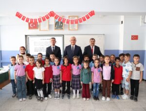 Vali Çakır’dan Öğrencilere İlk Ders Ziyareti