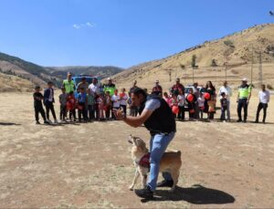 Jandarma Ekiplerinden Miniklere Trafik Eğitimi ve Hediye