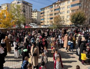 Muş’ta Fatih İlköğretim Okulu’ndan Filistin’e Destek Kermesi: 200 Bin TL’nin Üzerinde Bağış Toplandı