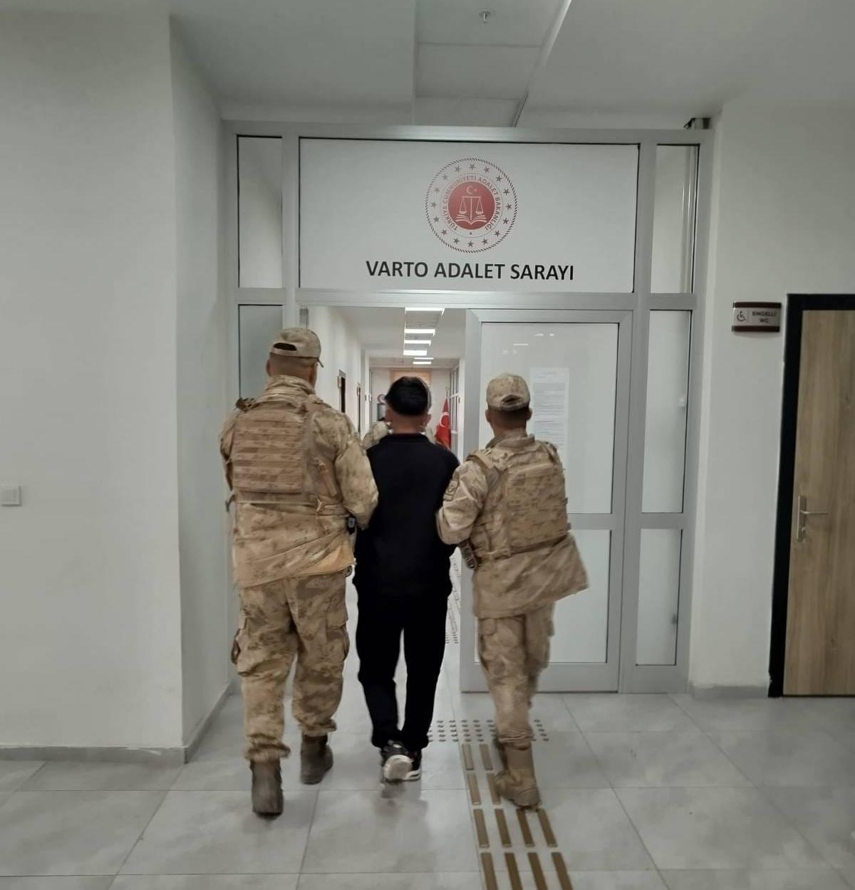 Aranan Şahıs Yakalandı: 4 Yıl 8 Ay 7 Gün Hapis Cezası Bulunan Şüpheli Tutuklandı