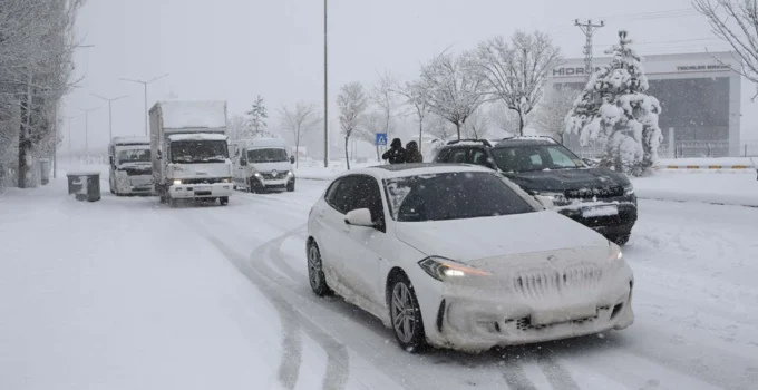 MUŞ’TA EĞİTİME KAR ENGELİ: 29 ARALIK’TA OKULLAR TATİL