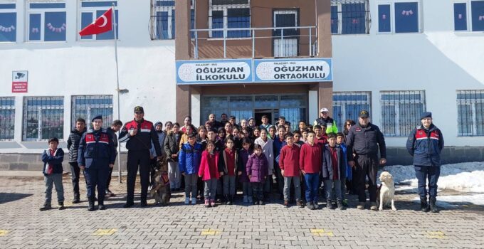 Malazgirt’te Öğrencilere Jandarmadan Eğitim ve Farkındalık Ziyareti