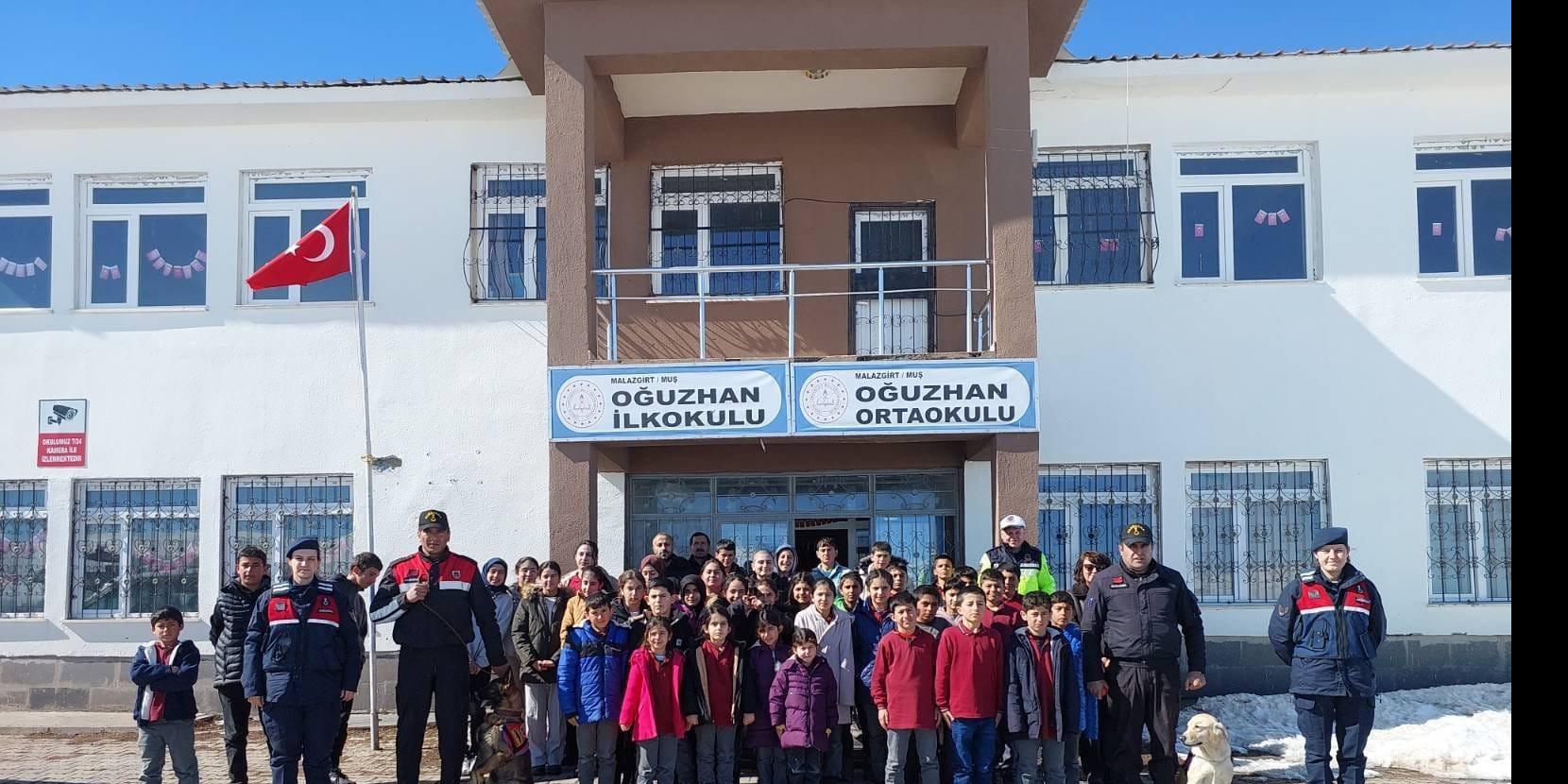 Malazgirt’te Öğrencilere Jandarmadan Eğitim ve Farkındalık Ziyareti