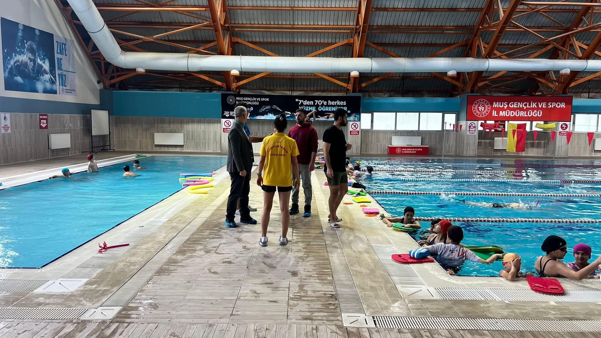 Muş’ta “Yüzme Bilmeyen Kalmasın” Projesi Devam Ediyor