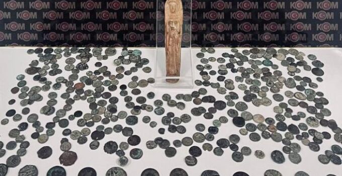 Muş İl Emniyet Müdürlüğü’nden Kaçakçılık Operasyonu: Tarihi Eser ve Kaçak Ürünler Ele Geçirildi