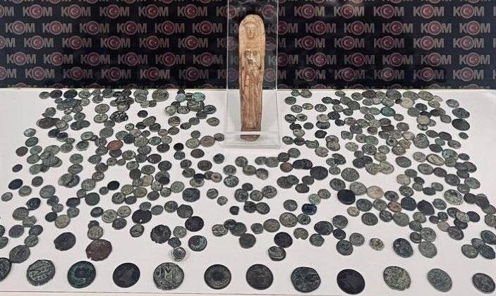 Muş İl Emniyet Müdürlüğü’nden Kaçakçılık Operasyonu: Tarihi Eser ve Kaçak Ürünler Ele Geçirildi