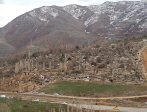 Muş’ta Mezarlık Yollarına Tepki: “Bayramda Utanç Yaşadık”