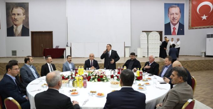 Muş’ta Muhtarlar ve Kurum Müdürleri İftarda Buluştu