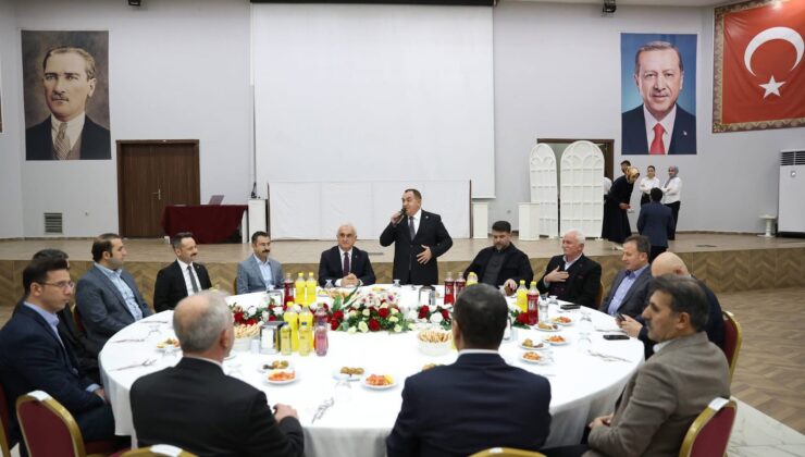 Muş’ta Muhtarlar ve Kurum Müdürleri İftarda Buluştu