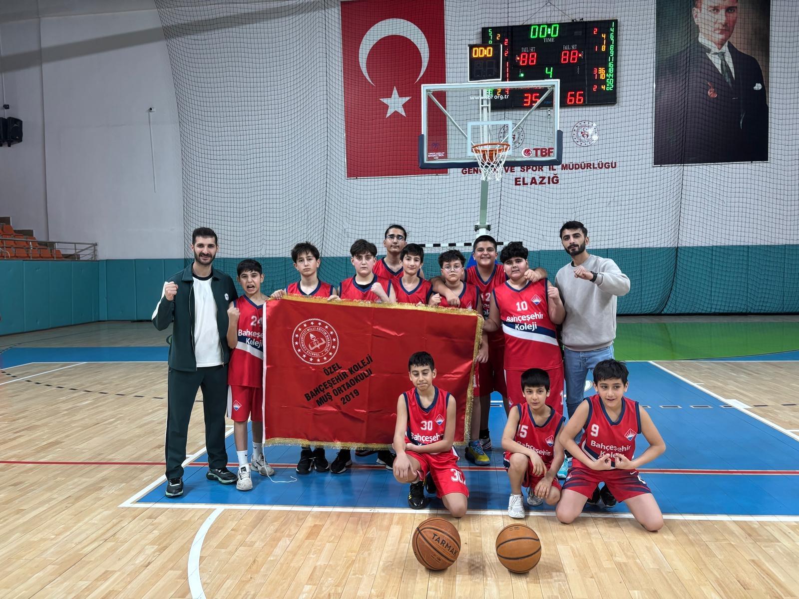 Muş Bahçeşehir Koleji Basketbol Takımı Türkiye Yarı Finallerine Yükseldi