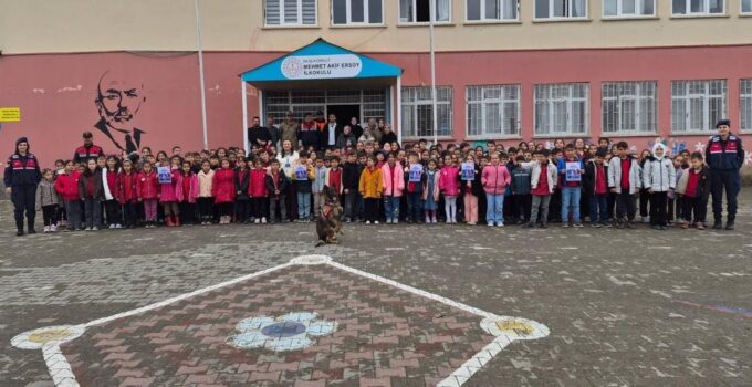 Miniklere Jandarmadan Güvenlik ve Doğa Eğitimi