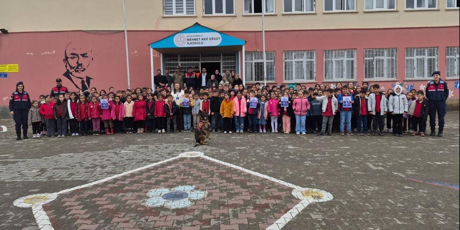 Miniklere Jandarmadan Güvenlik ve Doğa Eğitimi