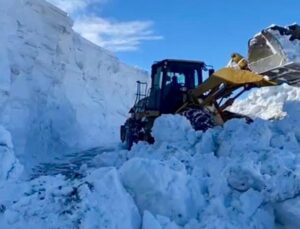 İl Özel İdaresi Ekipleri Karla Mücadeleyi Sürdürüyor