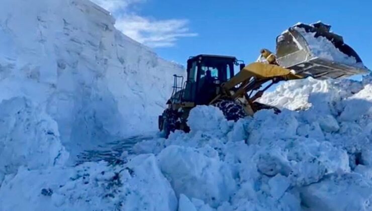 İl Özel İdaresi Ekipleri Karla Mücadeleyi Sürdürüyor
