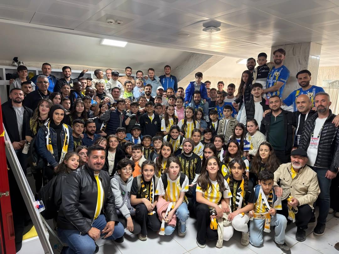 10 Kişiyle Tarihi Zafer! Muşspor’dan Adanaspor’a Gol Yağmuru