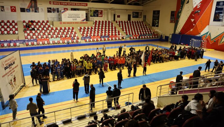 Muş’ta Futsal Grup Müsabakaları Başladı