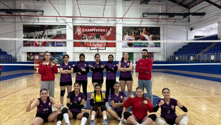 Muş Sultan Alparslan Yurdu Kız Voleybol Takımı Yarı Finalde