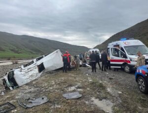 Muş-Bulanık Yolunda Kaza: Minibüs Dereye Uçtu, 16 Yaralı
