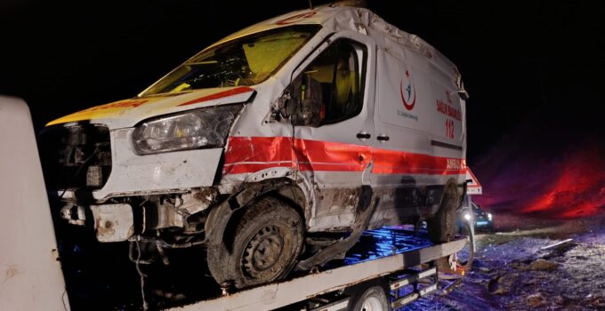 Muş–Malazgirt Yolunda Ambulans Kazası: 5 Yaralı