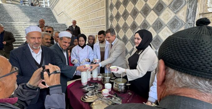 Bir Tas Çorbayla Gönüllere Dokundular