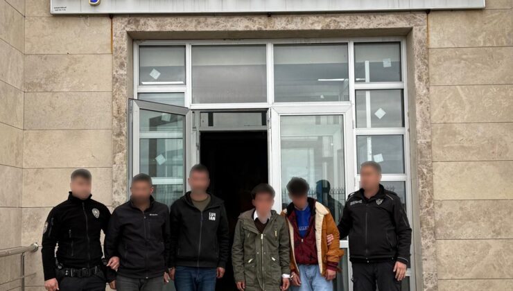 Muş’ta Göçmen Kaçakçılığına Geçit Yok: Şüpheli Araçtan Düzensiz Göçmenler Çıktı