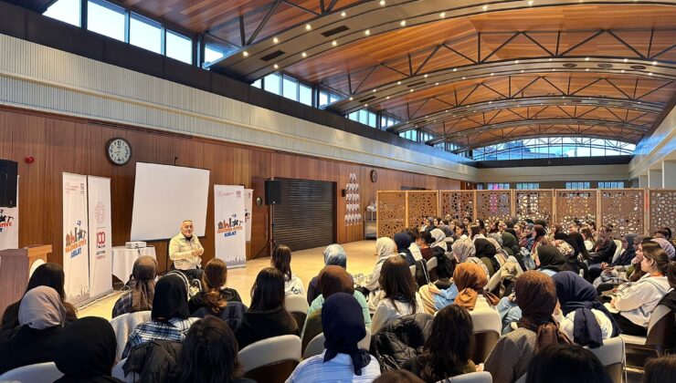 Bahçeşehir Koleji Kurucu Müdürü Serdal Arslan, Cumhurbaşkanlığı Ahlat Külliyesi’nde Gençlere “Hayata Dokunma” Çağrısı Yaptı