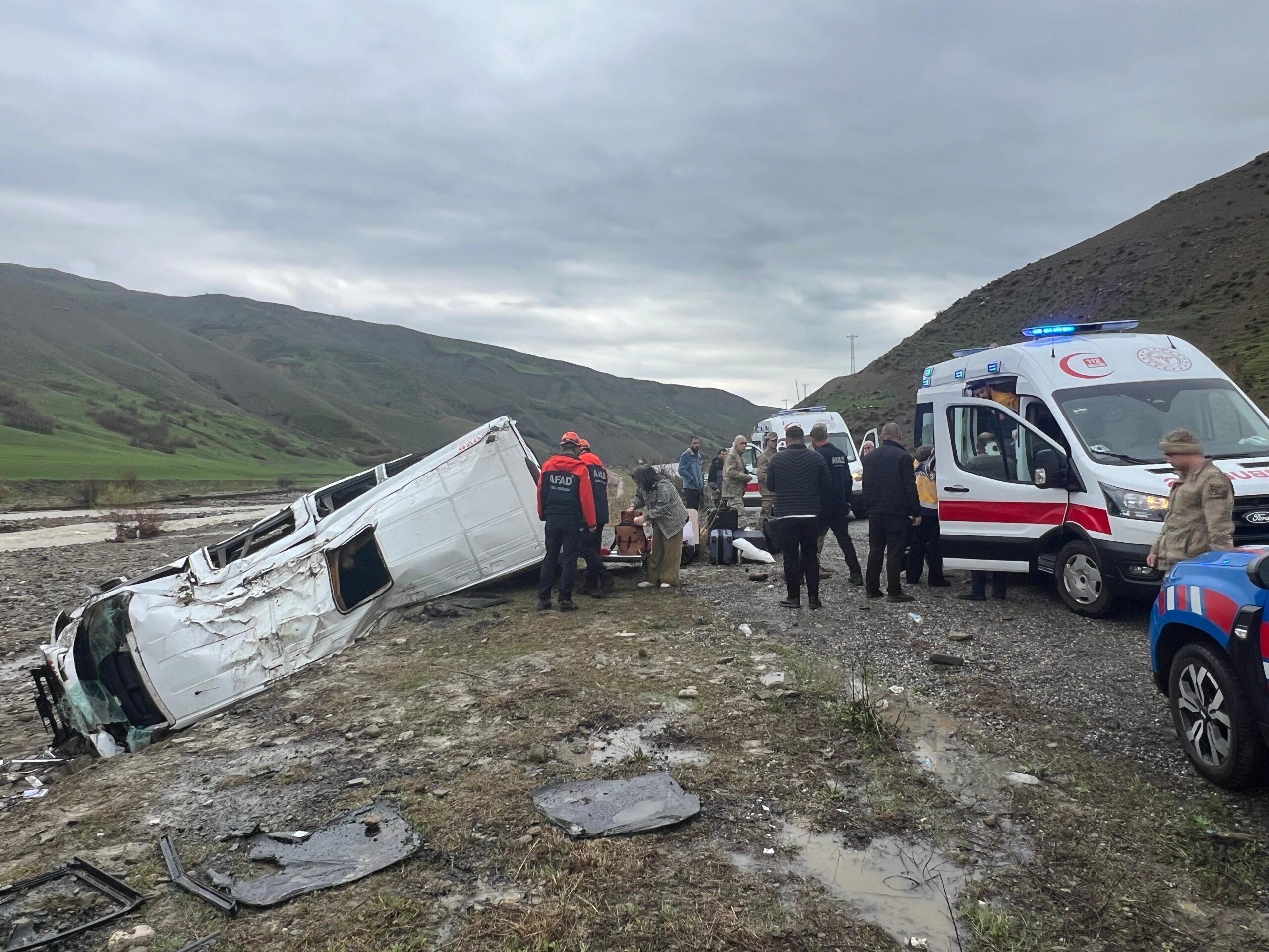 Muş-Bulanık Yolunda Kaza: Minibüs Dereye Uçtu, 16 Yaralı