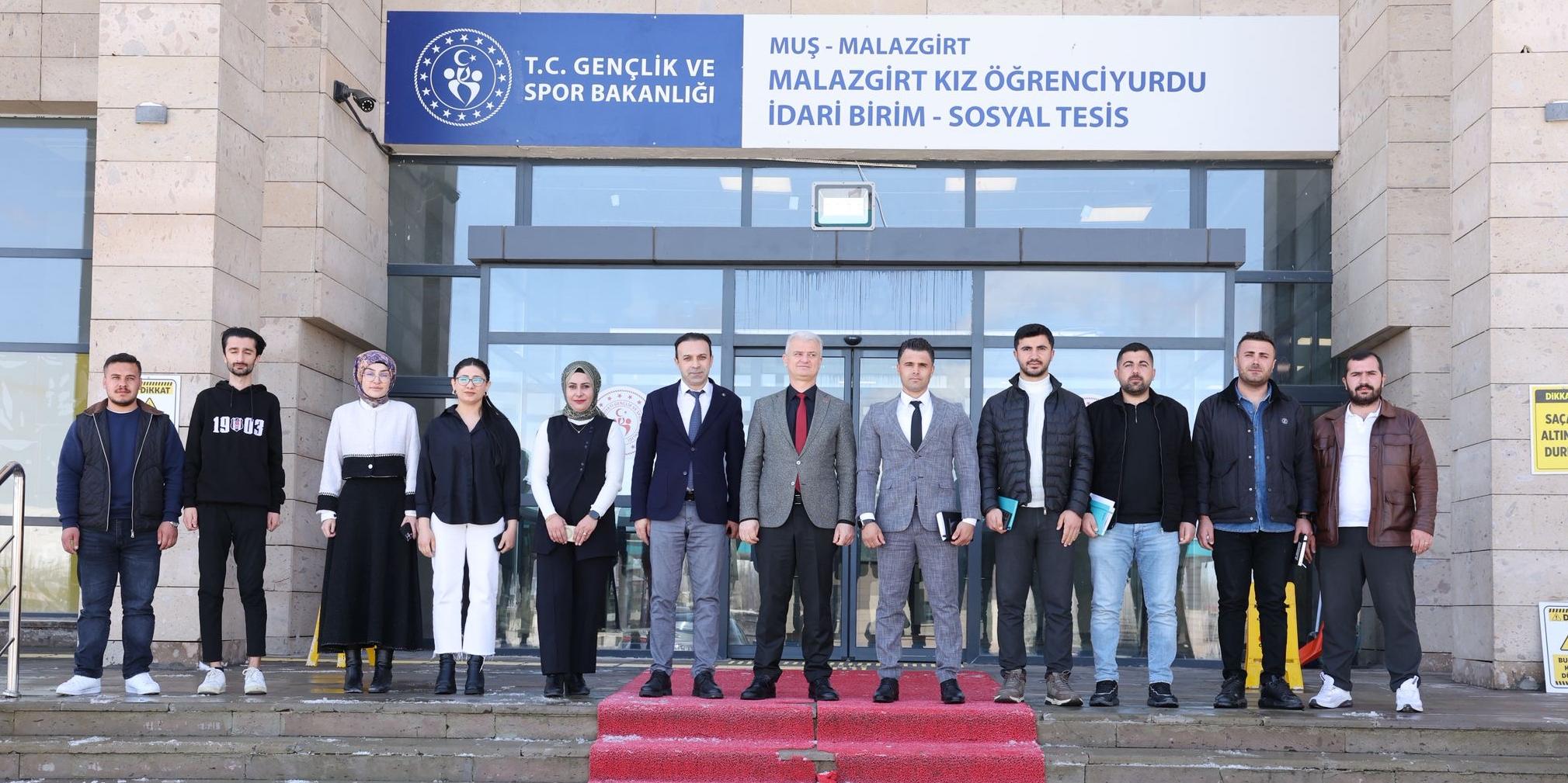 Malazgirt’te Gençlik ve Spor Yatırımları Yerinde İncelendi