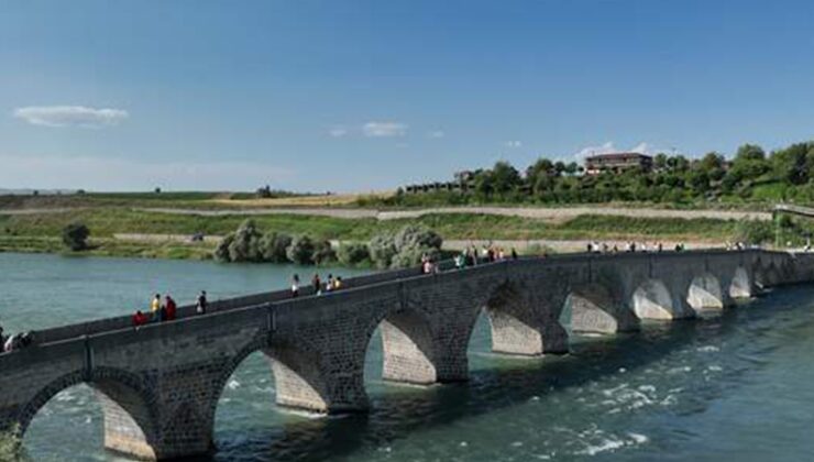 Murat Nehri’nde Su Seviyesi Yükseldi: Sultan Alparslan Parkı Geçici Olarak Kapatıldı
