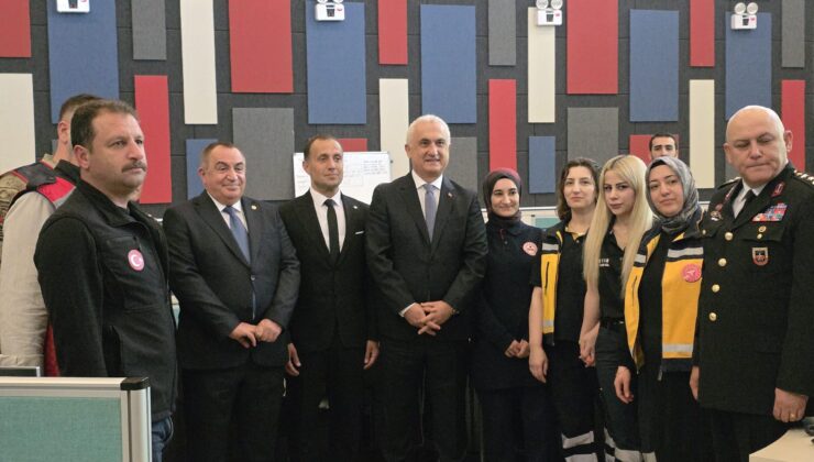 Muş’ta Bayramlaşma Programı: Vali Çakır’dan Trafik Uyarısı ve Görevli Personele Teşekkür
