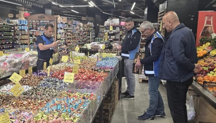 Zabıta Ekiplerinden Bayram Öncesi Sıkı Denetim: Son Kullanma Tarihi Geçmiş Şekerler İmha Edildi