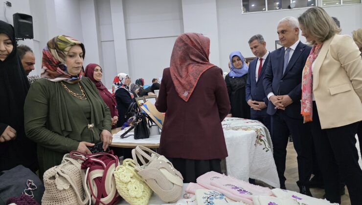 Hayat Boyu Öğrenme Haftası Sergisi Muş’ta Açıldı