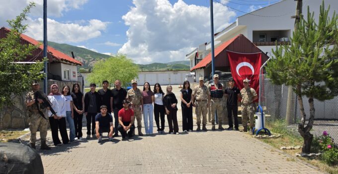 Öğrencilerden Jandarmaya Anlamlı Ziyaret