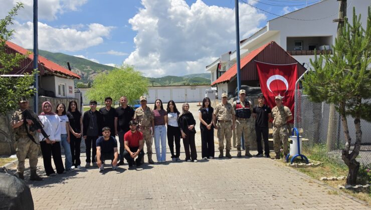 Öğrencilerden Jandarmaya Anlamlı Ziyaret