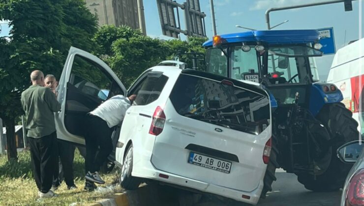 Üniversite Kızılağaç Kavşağı’nda Traktör ile Otomobil Çarpıştı