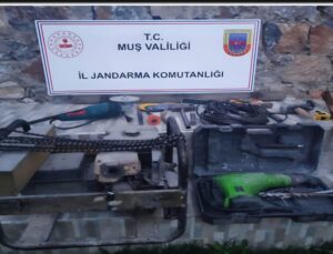 Muş’ta Kaçak Kazı Operasyonu: 3 Şüpheli Gözaltına Alındı