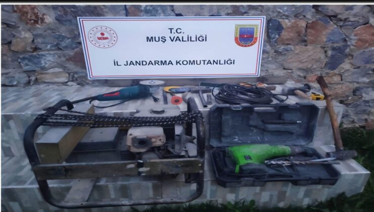 Muş’ta Kaçak Kazı Operasyonu: 3 Şüpheli Gözaltına Alındı