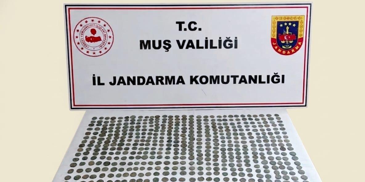 Bulanık’ta 800 Yıllık 749 Bizans Sikkesi Ele Geçirildi