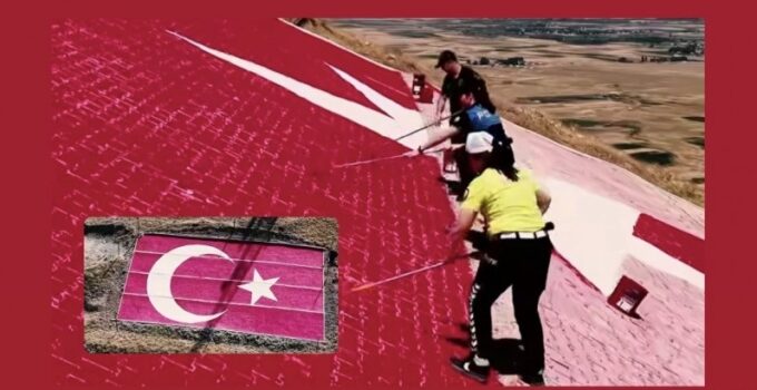 Muş’ta Bayrak Tepe’deki Dev Türk Bayrağı Yenilendi
