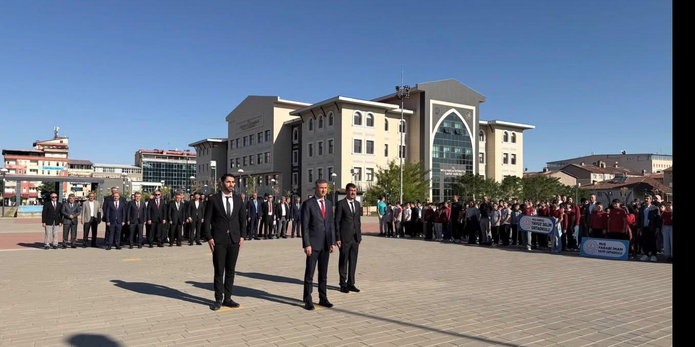 Muş’ta Yeni Eğitim Öğretim Yılı İçin Çelenk Töreni Düzenlendi