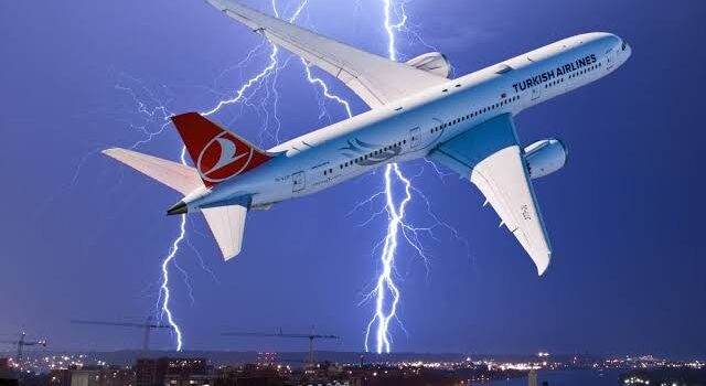 Muş’a İnen THY Uçağına Yıldırım İsabet Etti