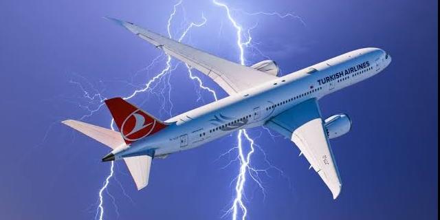 Muş’a İnen THY Uçağına Yıldırım İsabet Etti